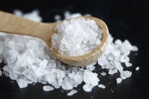 Куча грубой соли — стоковое фото