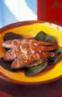 Salmonete-vermelho grelhado de estilo provenal — Fotografia de Stock