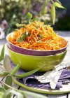 Тертый салат из моркови — стоковое фото