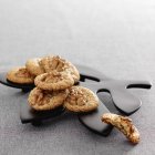 Куча ореховых макарон — стоковое фото