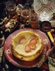 Pastel de queso ruso en el plato - foto de stock