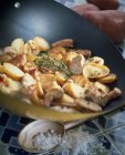 Pollo, patate e pancetta — Foto stock