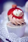 Romantische Cupcake auf Rack — Stockfoto