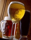 Bicchieri di birra e tazze — Foto stock