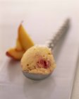Orange blossom and apricot ice cream — Stock Photo