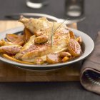 Ancenis Huhn mit Kartoffeln — Stockfoto