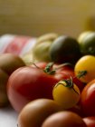 Tomates frescos coloridos - foto de stock