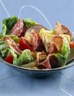 Салат з вареного м'яса — стокове фото