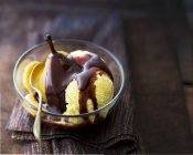 Closeup view of Poire Belle-Helene in glass bowl — Stock Photo