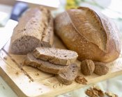 Печёный ореховый хлеб — стоковое фото