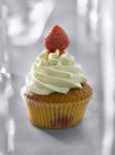Cupcake à la chaux et fraise — Photo de stock