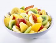 Salada de frutas em tigela — Fotografia de Stock
