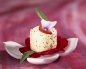 Closeup view of poppy Parfait with strawberry slice — Stock Photo