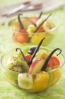 Salada de frutas com sabor a baunilha — Fotografia de Stock