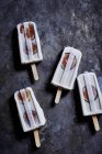 Closeup view of coconut and fig popsicles — Stock Photo