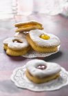 Печиво з малиною та персиковою начинкою — стокове фото