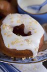 Donut mit Zitronenglasur — Stockfoto