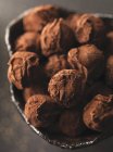 Tigela de trufas de chocolate — Fotografia de Stock