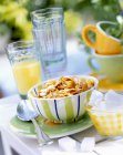 Bowl of cereal on table — Stock Photo
