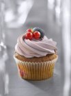 Summer fruit cupcake — Stock Photo