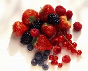 Свежие спелые ягоды — стоковое фото