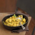 Curry di maiale in piatto — Foto stock