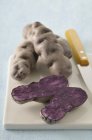 Свежий фиолетовый картофель — стоковое фото