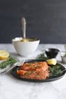 Closeup view of Gravad lax with fish, dill and lemon — Stock Photo