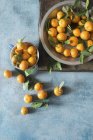 Clementine fresche con foglie — Foto stock
