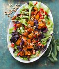 Теплый салат из тыквы — стоковое фото