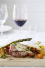 Ribeye Steak mit Spargel — Stockfoto