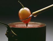 Vue rapprochée du raisin recouvert de caramel — Photo de stock
