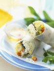 Spring roll with crab and mixed vegetables on blue plate — Stock Photo
