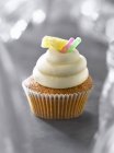 Kokos- und Ananas-Cupcake — Stockfoto