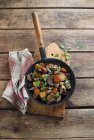 Carrots and mushrooms in pan — Stock Photo