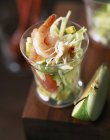 Salada de camarão e maçã — Fotografia de Stock