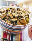 Mussels in escabeche marinade sauce in colored bowl over towel — Stock Photo