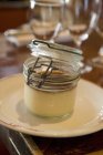 Petite casserole de crème — Photo de stock