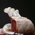 Chuletas de carne cruda - foto de stock