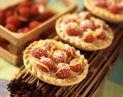 Raspberry and lemon tartlets — Stock Photo