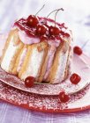 Dessert de charlotte cerise — Photo de stock