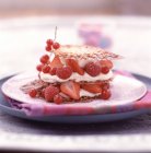 Cottage cheese with raspberries and strawberries — Stock Photo