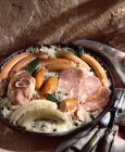 Choucroute on plate over tray — Stock Photo
