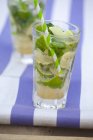 Virgin mojitos with ginger ale — Stock Photo