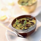 Cremes mit Safran-Geschmack und Champignons von st george — Stockfoto