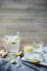 Closeup view of homemade fresh ginger and lime drink with ice — Stock Photo