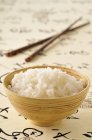Cuenco de arroz blanco cocido - foto de stock