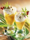 Dessert al mango e cappuccino — Foto stock
