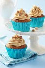 Sticky toffee cupcakes with caramel icing — Stock Photo