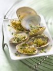 Littleneck clams with parsley — Stock Photo